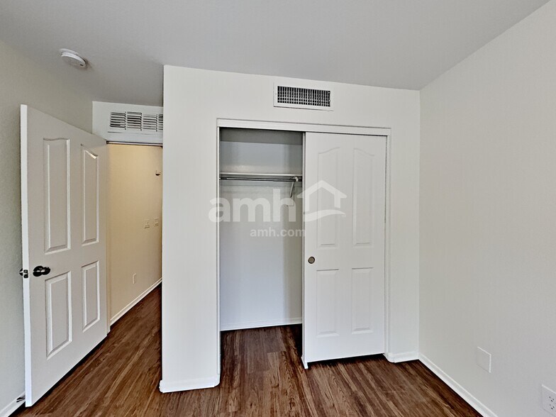 Building Photo - 7923 W Payson Rd