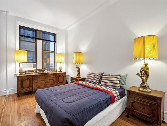 Building Photo - 545 W 111th St