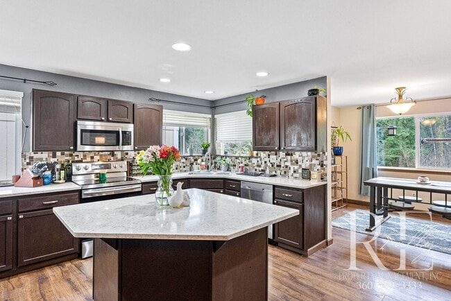 Building Photo - Peaceful Retreat Near JBLM | Spacious 3BR ...