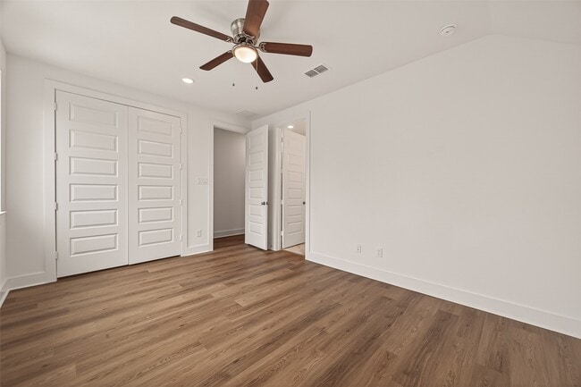 Building Photo - 1502 Hussion St