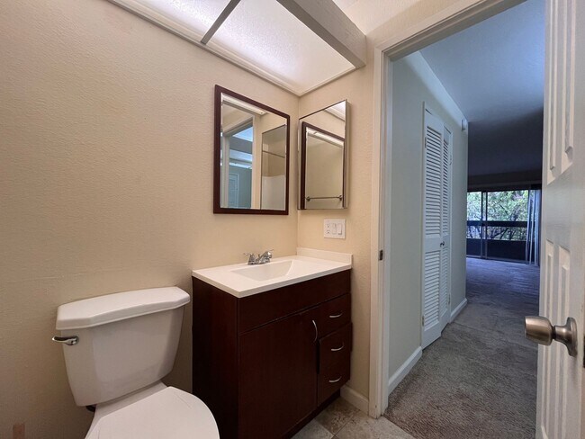 Building Photo - Large Mission Valley Condo