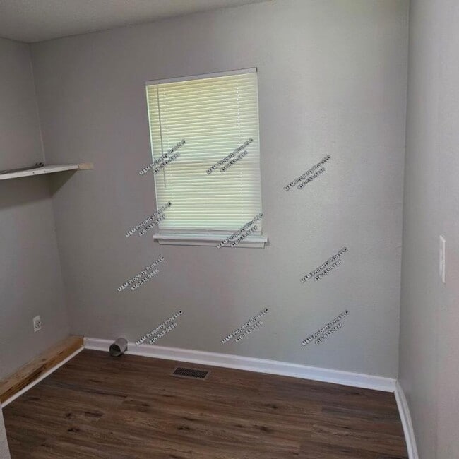 Building Photo - 408 NE Westwind Dr