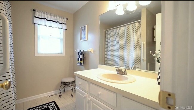 Building Photo - 1 Shadow Vale Dr