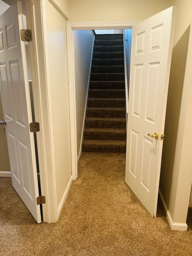 Building Photo - Spacious 3-Bedroom Home in Sought-After Be...