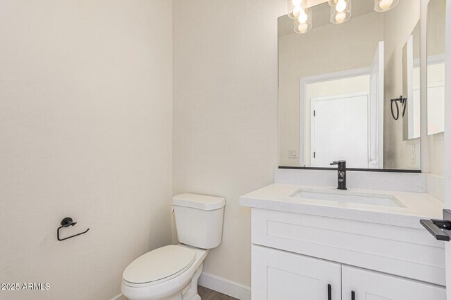 Building Photo - 133 W Latona Rd