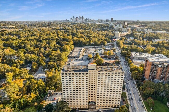 Building Photo - 2479 Peachtree Rd