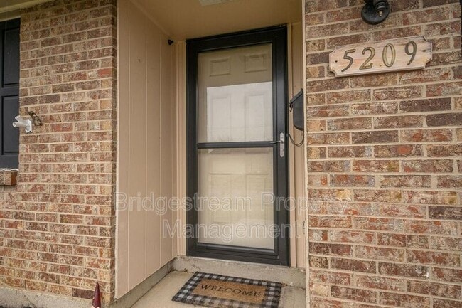 Building Photo - 5209 Pitcairn Rd
