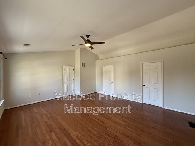 Building Photo - 14 Heatherbrook Ln