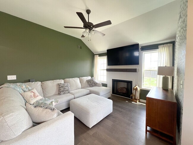 Building Photo - Charming Ranch-Style Home on a Large Corne...