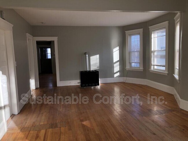 Building Photo - 18 Plantation St