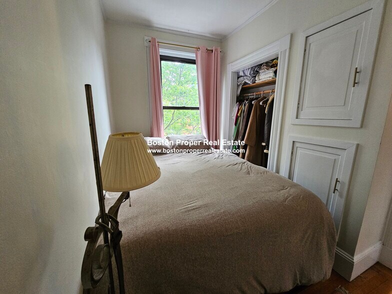 Building Photo - 429 Marlborough St
