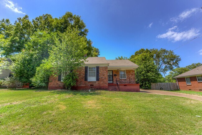 Building Photo - 4 bed/2 bath