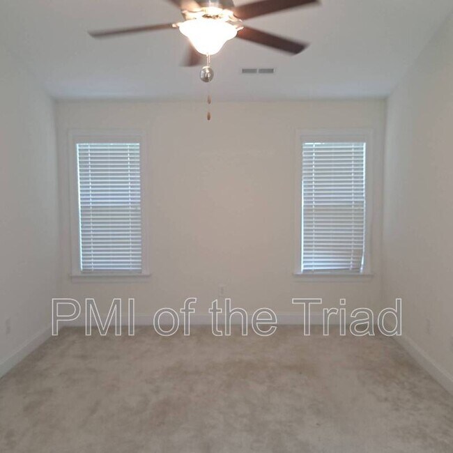 Building Photo - 811 Silver Leaf Dr