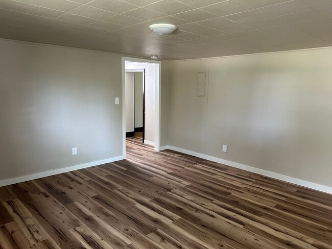 Building Photo - Spacious 3-Bedroom Home for Rent in Evergr...