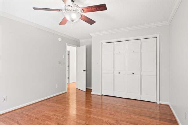 Building Photo - Stunning 3 bed 2.5 bath home in Cove Creek subdivision!