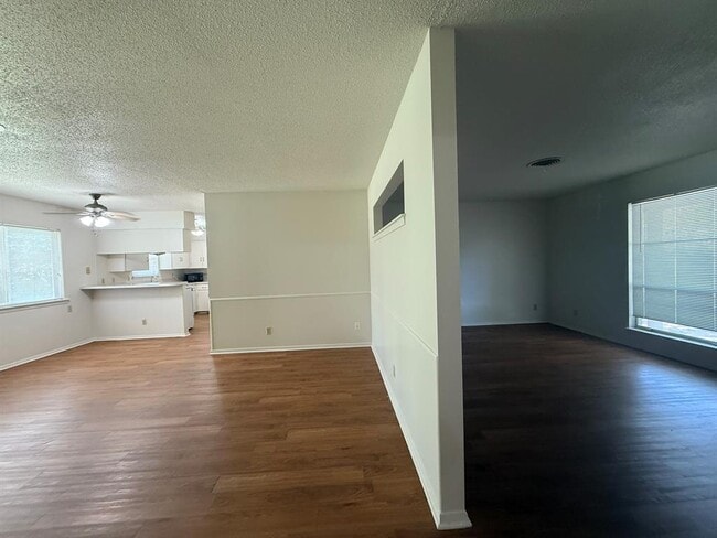 Building Photo - 2805 Ashdale Dr