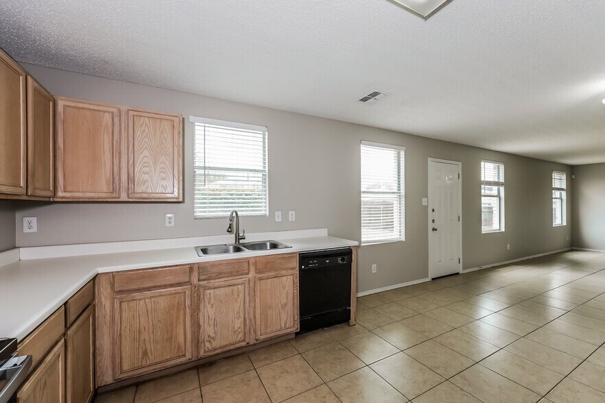 Building Photo - 521 Merton Ct