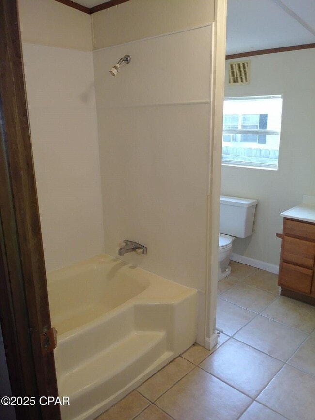 Building Photo - 5011 Lake Dr
