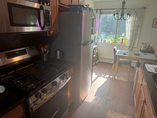 Building Photo - Gorgeous Modern Condo with Private Patio, ...