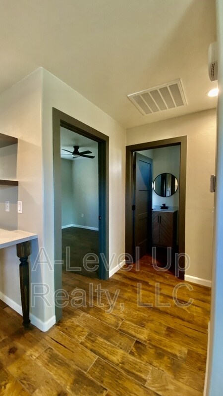 Building Photo - 2341 S 3rd Ave