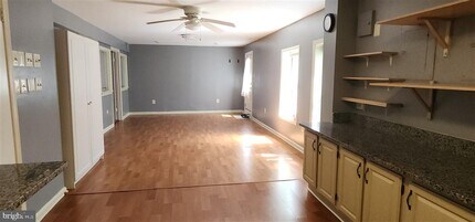 Building Photo - 736 Ridge Dr