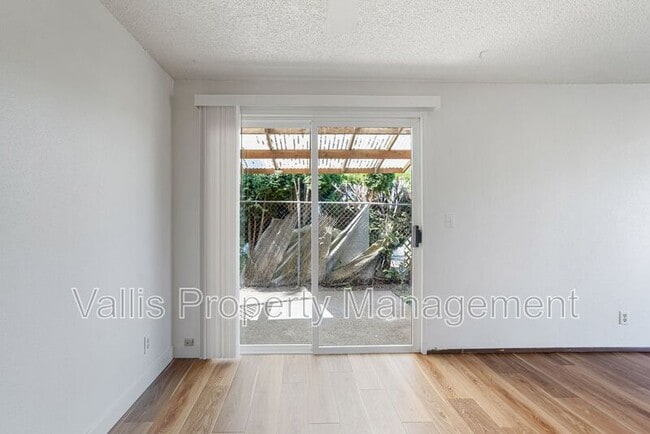 Building Photo - 4828 State St