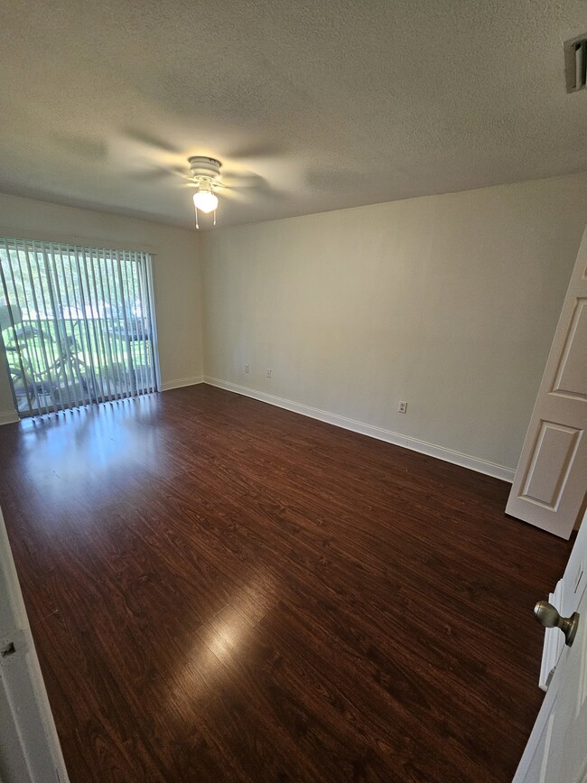 Master Bedroom - 4805 Alt 19