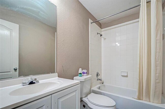 Building Photo - 9102 Kendale Dr