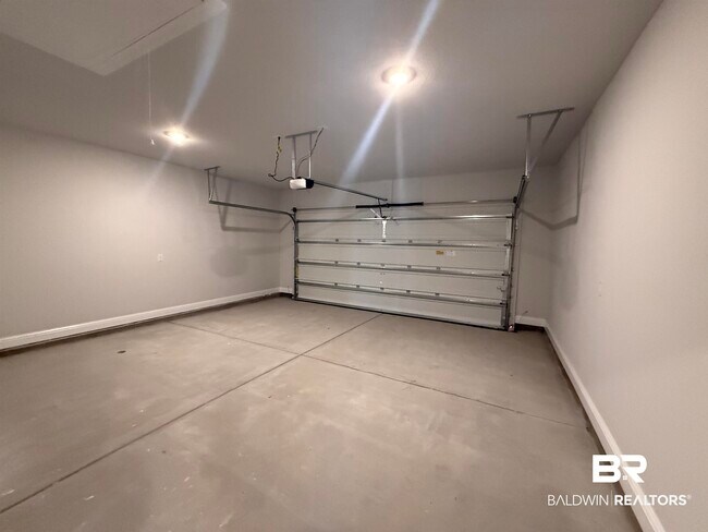 Building Photo - 429 Parkerman Ave