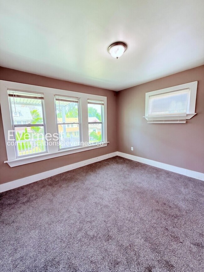 Building Photo - 2541 Monterey St