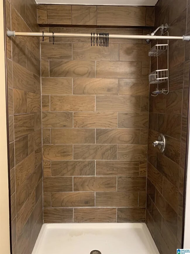 Building Photo - 2203 Golf Course Rd