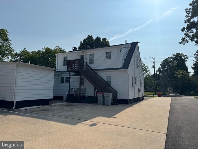 Building Photo - 524 N East Ave