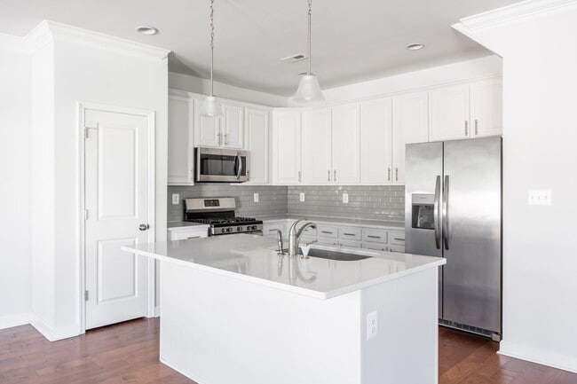 Building Photo - Beautiful 3 Bedroom Home on Corner Lot in ...