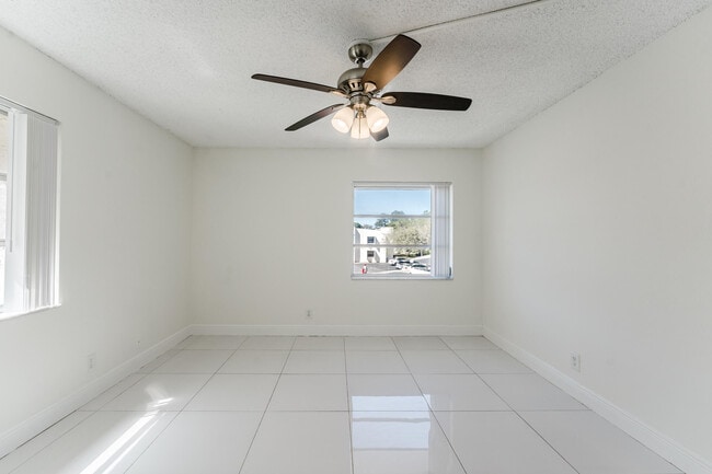 Building Photo - 606 NW 13th St