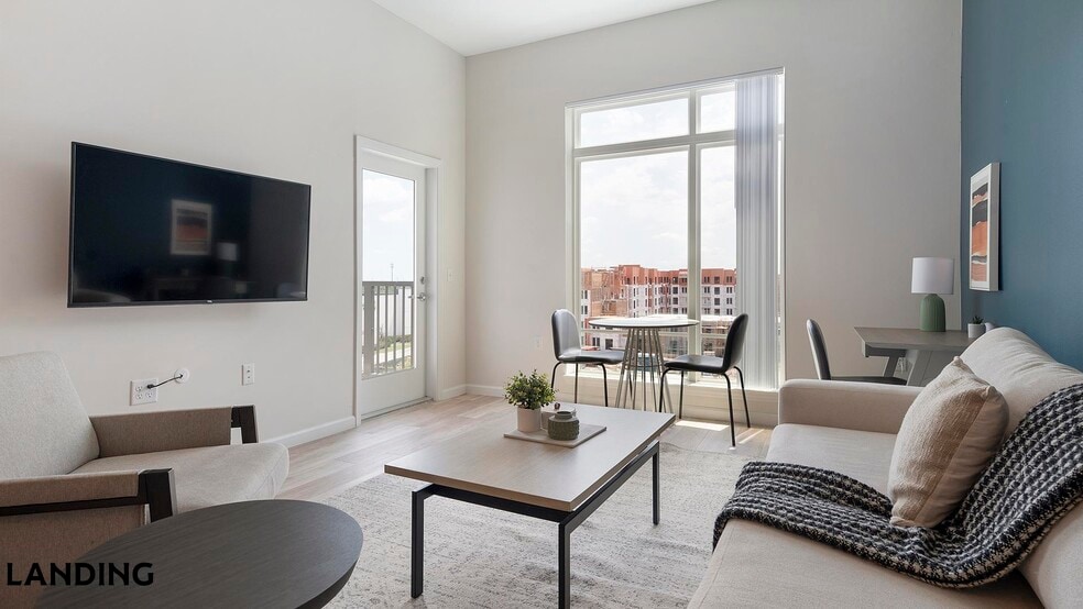 Building Photo - 5256 International Dr