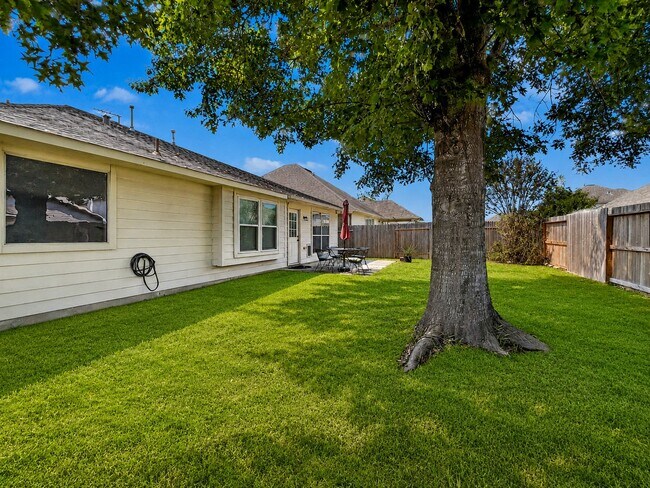 Building Photo - 6114 Menor Crest Dr