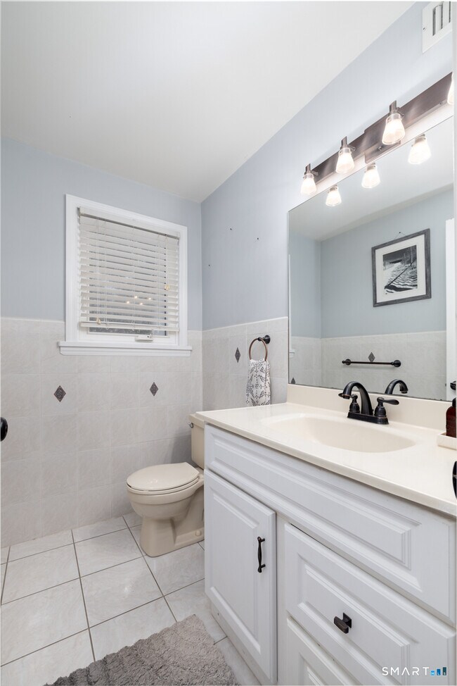 Building Photo - 410 Farmington Ave