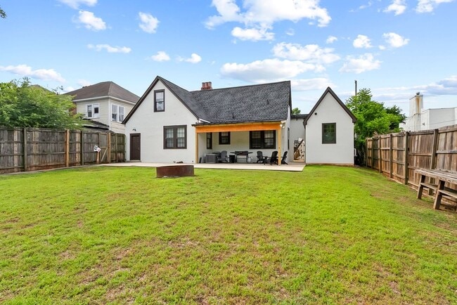 Building Photo - 1304 Riverside Dr