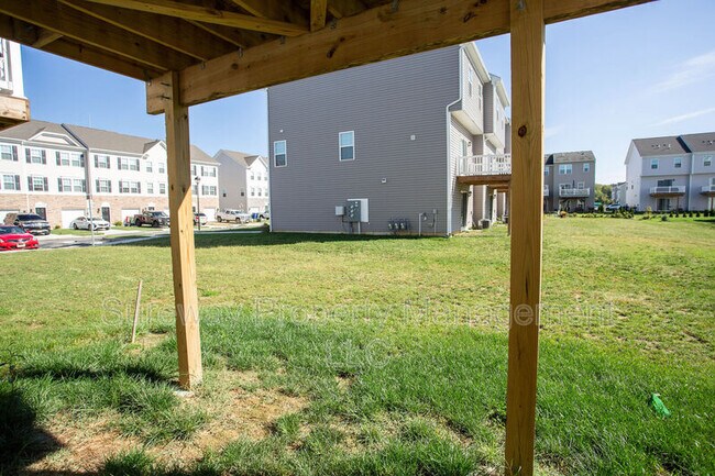 Building Photo - 239 Macoun Way