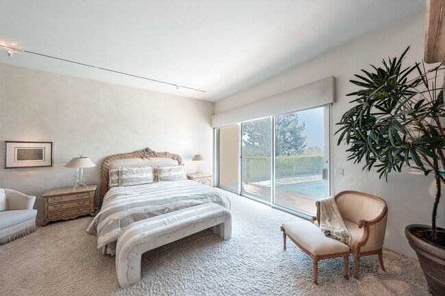 Building Photo - 10272 Overhill Dr