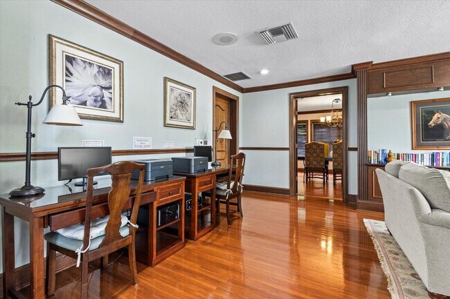 Building Photo - 110 SW Peacock Blvd