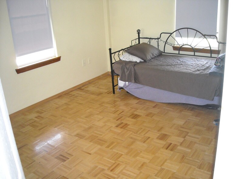 bedroom - 15 Center St