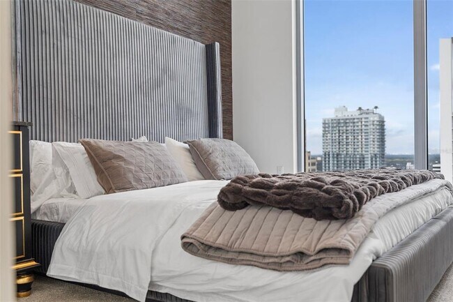 Building Photo - 301 1st St S