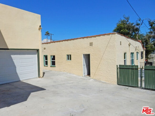 Building Photo - 705 N Dillon St