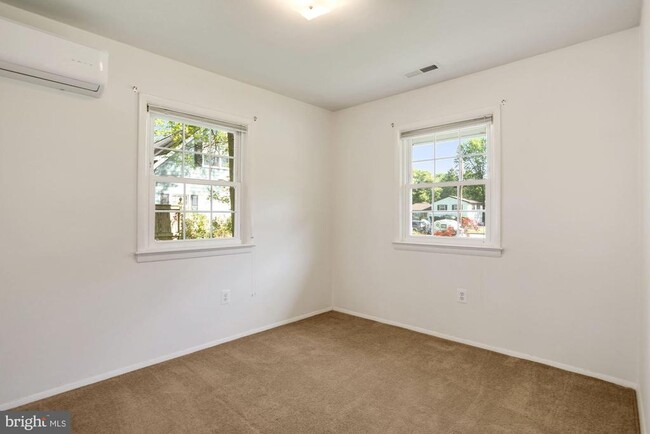 Building Photo - 4903 Shirley St