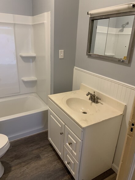 New Vanity - 1542 Quarrier St