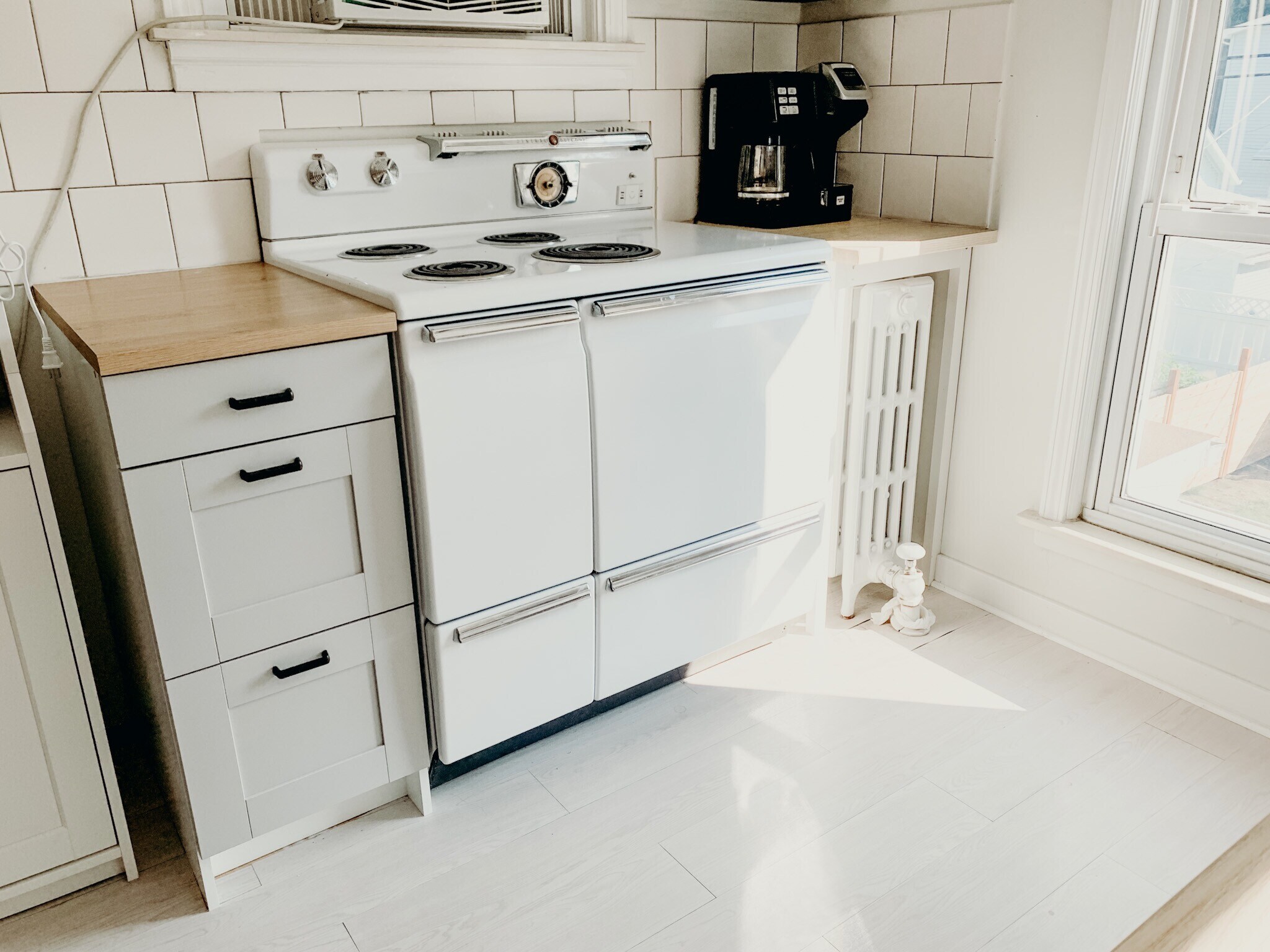 stove - 22101 Nowlin St