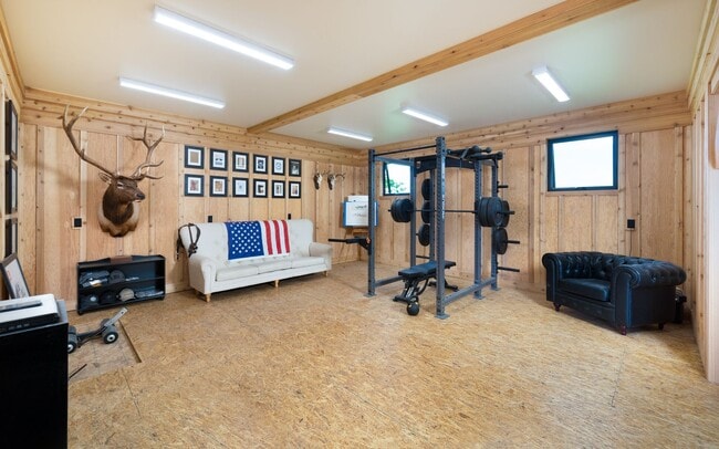 Building Photo - One of a Kind Custom Built Home for Rent in Gallatin Valley!