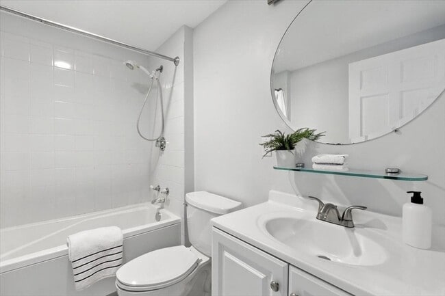 Building Photo - 197 8th St