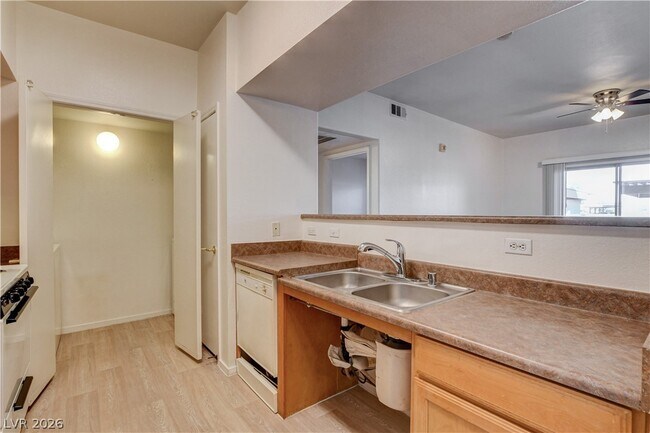 Building Photo - 45 Maleena Mesa St